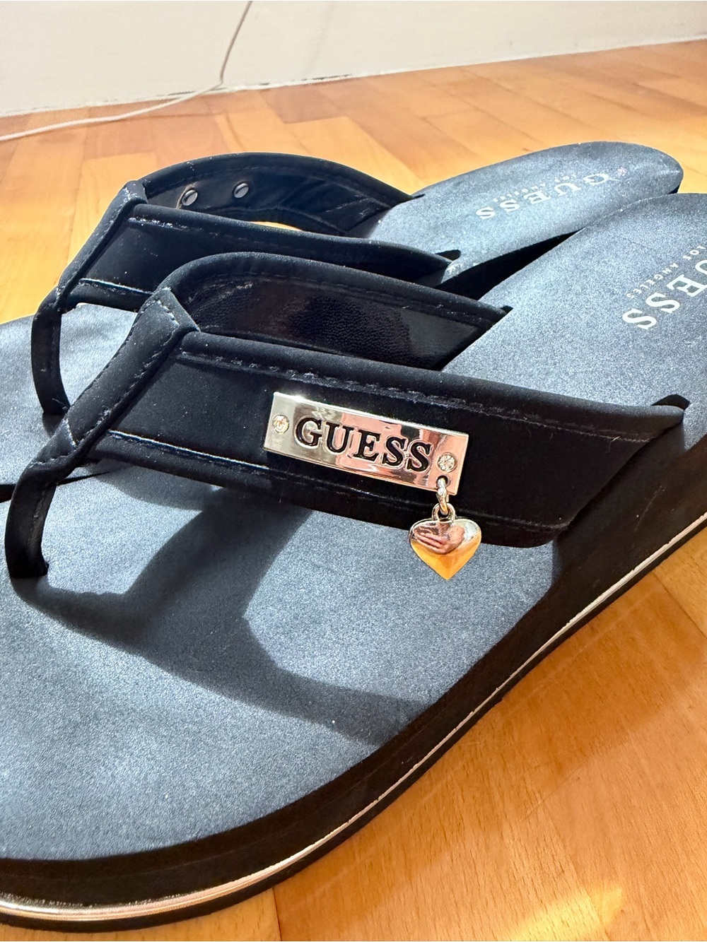 GUESS Black Wedge Platform Flip Flop Sandals Size 9 - Picture 5 of 16